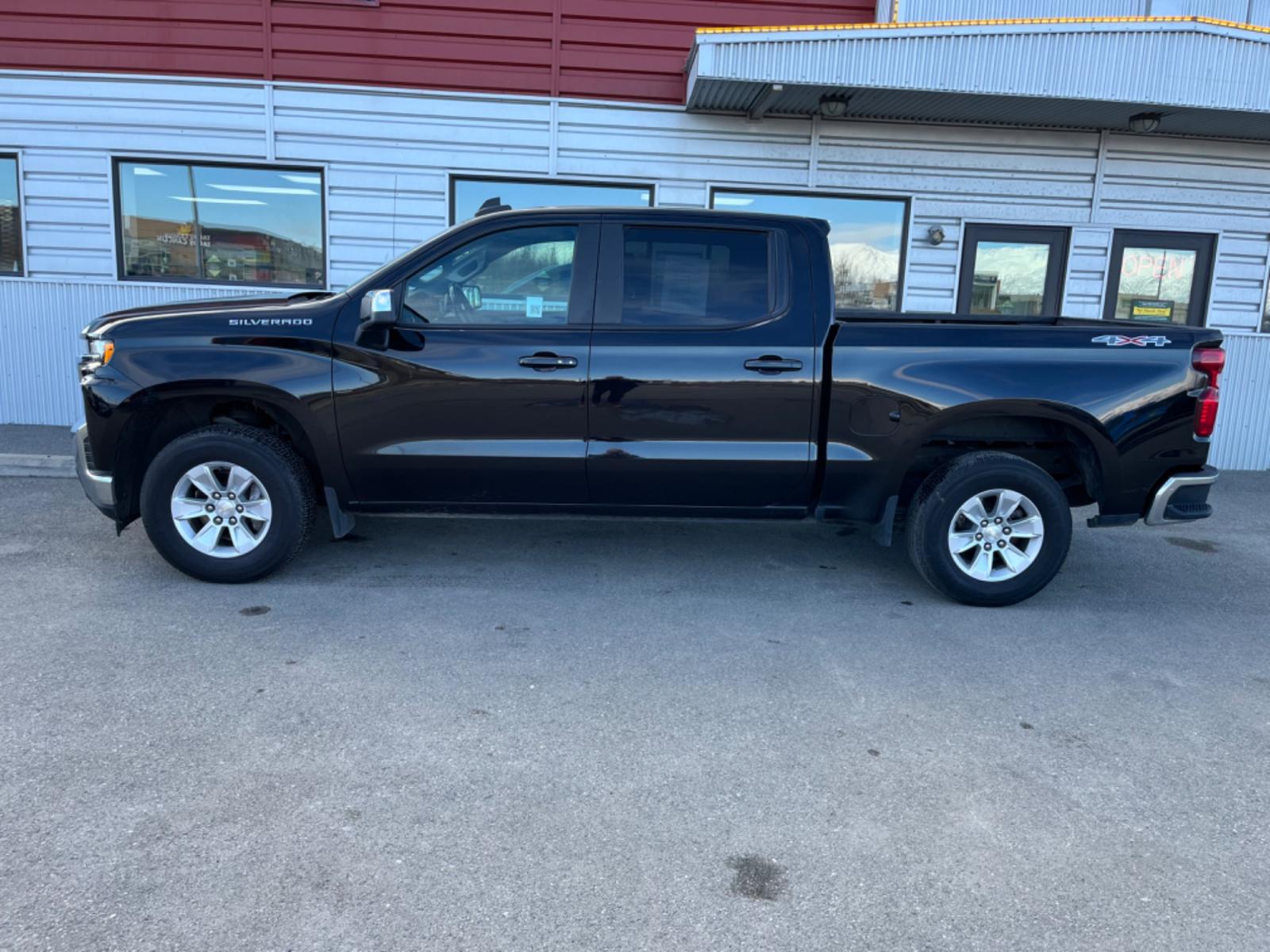 2021 BLACK /Black CHEVROLET SILVERADO 1500 LT (1GCUYDED2MZ) with an 5.3L engine, Automatic transmission, located at 1960 Industrial Drive, Wasilla, 99654, (907) 274-2277, 61.573475, -149.400146 - Photo #1